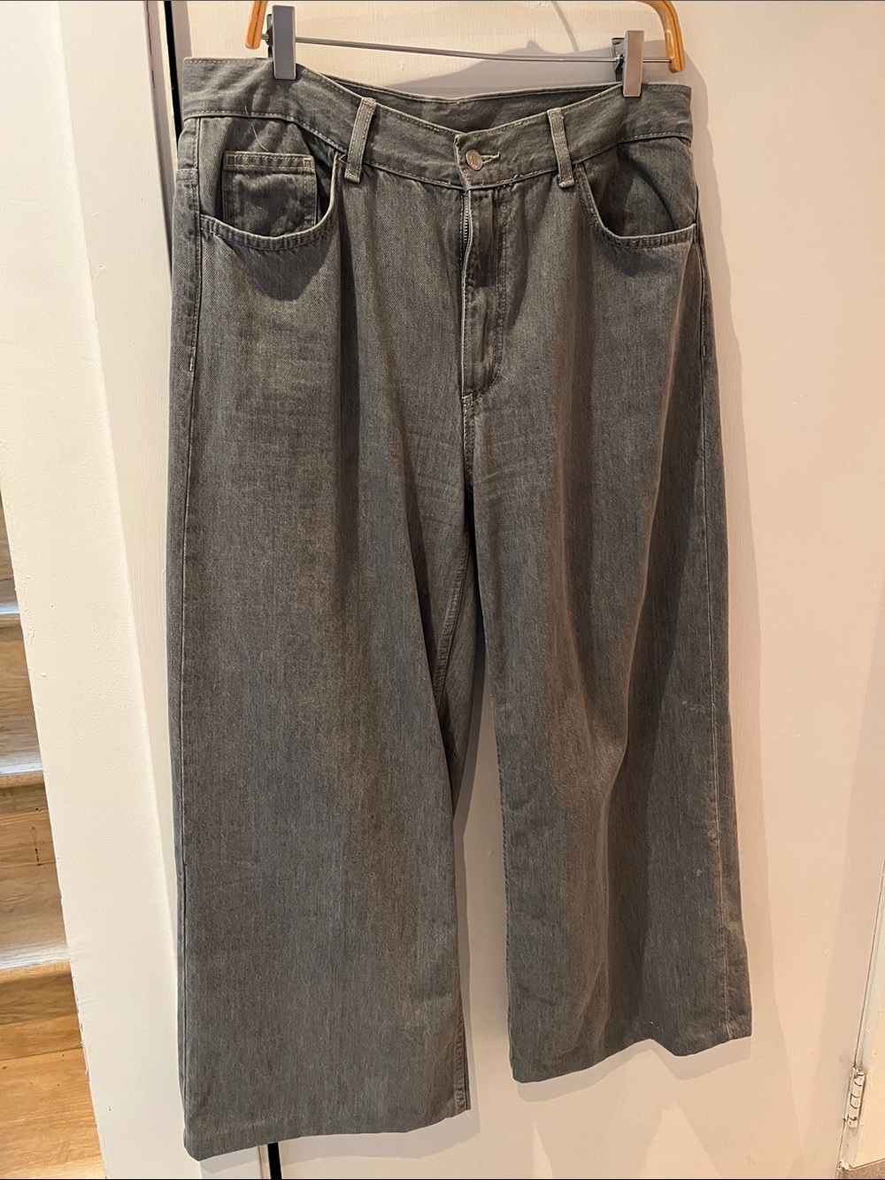 Classic Wide-Leg women Jeans in Charcoal Gray